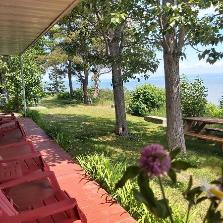 Auberge La Coudriere L'Isle-aux-Coudres Exterior foto